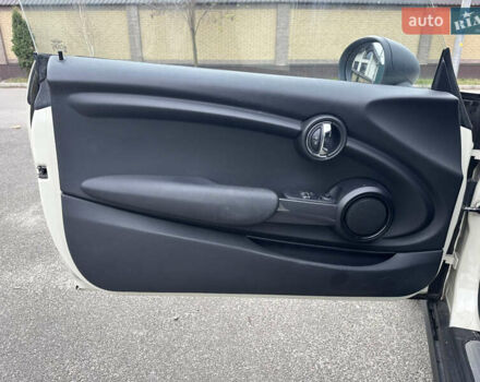 Білий Міні Cooper, об'ємом двигуна 1.3 л та пробігом 122 тис. км за 5900 $, фото 15 на Automoto.ua