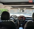 Белый Мини Купер, объемом двигателя 1.5 л и пробегом 140 тыс. км за 10000 $, фото 5 на Automoto.ua
