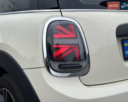 Білий Міні Cooper, об'ємом двигуна 1.3 л та пробігом 122 тис. км за 5900 $, фото 6 на Automoto.ua