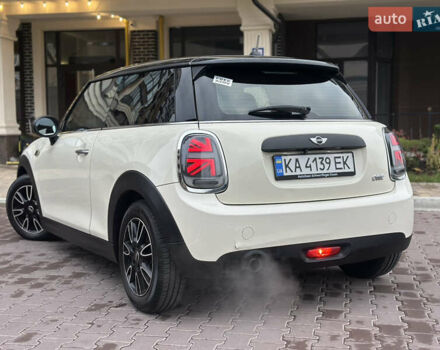 Білий Міні Cooper, об'ємом двигуна 1.3 л та пробігом 122 тис. км за 5999 $, фото 2 на Automoto.ua
