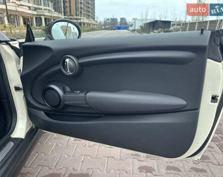 Білий Міні Cooper, об'ємом двигуна 1.3 л та пробігом 122 тис. км за 5999 $, фото 37 на Automoto.ua