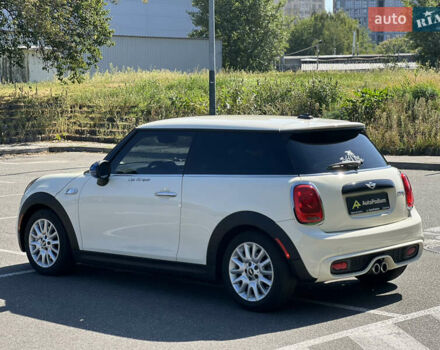 Белый Мини Купер, объемом двигателя 2 л и пробегом 133 тыс. км за 13333 $, фото 6 на Automoto.ua