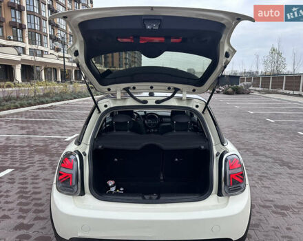 Білий Міні Cooper, об'ємом двигуна 1.3 л та пробігом 122 тис. км за 5999 $, фото 46 на Automoto.ua