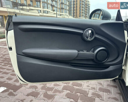 Білий Міні Cooper, об'ємом двигуна 1.3 л та пробігом 122 тис. км за 5999 $, фото 28 на Automoto.ua