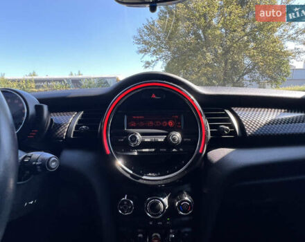 Белый Мини Купер, объемом двигателя 2 л и пробегом 133 тыс. км за 13333 $, фото 32 на Automoto.ua