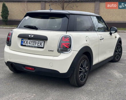 Білий Міні Cooper, об'ємом двигуна 1.3 л та пробігом 122 тис. км за 5900 $, фото 4 на Automoto.ua