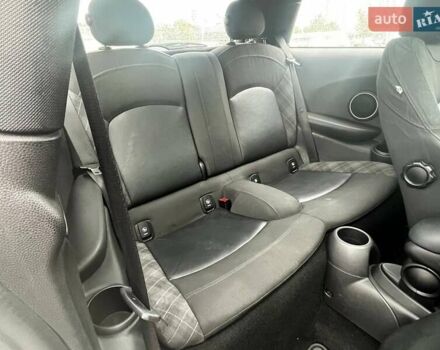 Белый Мини Купер, объемом двигателя 2 л и пробегом 154 тыс. км за 15690 $, фото 16 на Automoto.ua