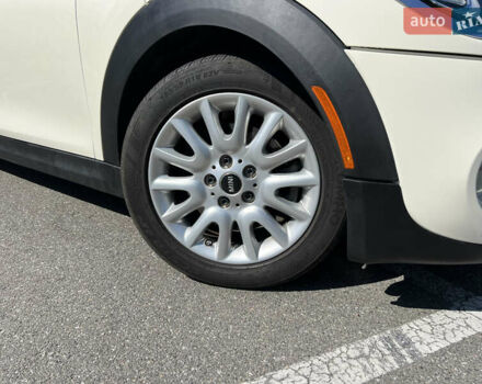 Белый Мини Купер, объемом двигателя 2 л и пробегом 133 тыс. км за 13333 $, фото 11 на Automoto.ua