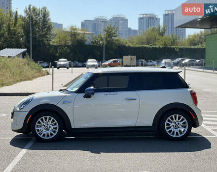 Белый Мини Купер, объемом двигателя 2 л и пробегом 133 тыс. км за 13333 $, фото 4 на Automoto.ua
