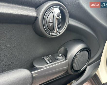 Білий Міні Cooper, об'ємом двигуна 1.3 л та пробігом 122 тис. км за 5999 $, фото 29 на Automoto.ua