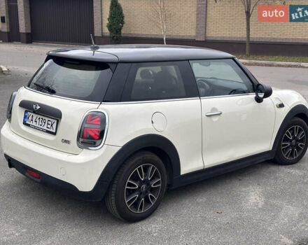 Білий Міні Cooper, об'ємом двигуна 1.3 л та пробігом 122 тис. км за 5900 $, фото 5 на Automoto.ua