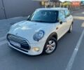 Білий Міні Cooper, об'ємом двигуна 1.5 л та пробігом 204 тис. км за 9999 $, фото 3 на Automoto.ua