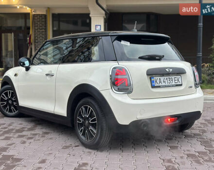 Білий Міні Cooper, об'ємом двигуна 1.3 л та пробігом 122 тис. км за 5999 $, фото 3 на Automoto.ua