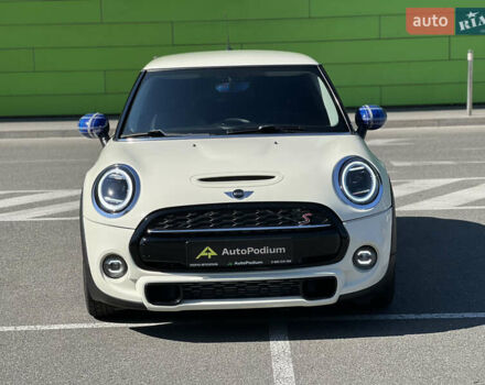 Белый Мини Купер, объемом двигателя 2 л и пробегом 133 тыс. км за 13333 $, фото 2 на Automoto.ua