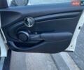 Білий Міні Cooper, об'ємом двигуна 1.5 л та пробігом 204 тис. км за 9999 $, фото 33 на Automoto.ua
