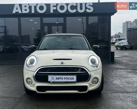 Белый Мини Купер, объемом двигателя 2 л и пробегом 154 тыс. км за 15690 $, фото 2 на Automoto.ua
