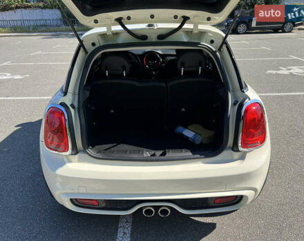 Белый Мини Купер, объемом двигателя 2 л и пробегом 133 тыс. км за 13333 $, фото 36 на Automoto.ua