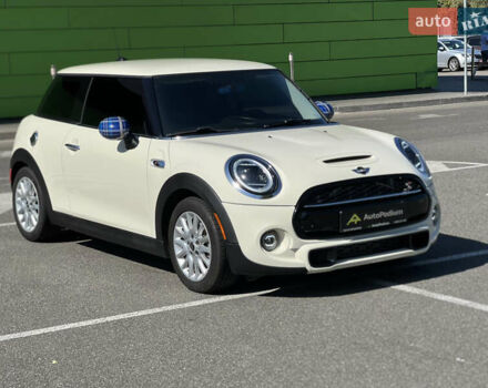 Белый Мини Купер, объемом двигателя 2 л и пробегом 133 тыс. км за 13333 $, фото 1 на Automoto.ua