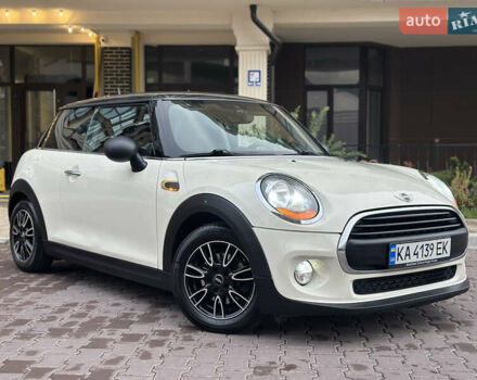 Білий Міні Cooper, об'ємом двигуна 1.3 л та пробігом 122 тис. км за 5999 $, фото 17 на Automoto.ua