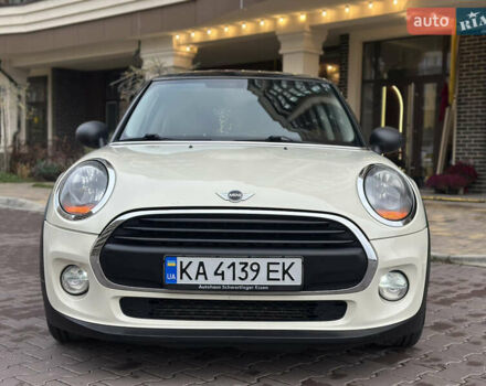 Білий Міні Cooper, об'ємом двигуна 1.3 л та пробігом 122 тис. км за 5999 $, фото 21 на Automoto.ua