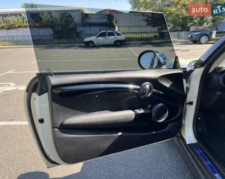 Белый Мини Купер, объемом двигателя 2 л и пробегом 133 тыс. км за 13333 $, фото 17 на Automoto.ua