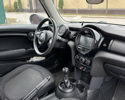 Білий Міні Cooper, об'ємом двигуна 1.3 л та пробігом 122 тис. км за 5900 $, фото 17 на Automoto.ua