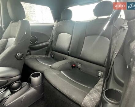 Белый Мини Купер, объемом двигателя 2 л и пробегом 154 тыс. км за 15690 $, фото 12 на Automoto.ua