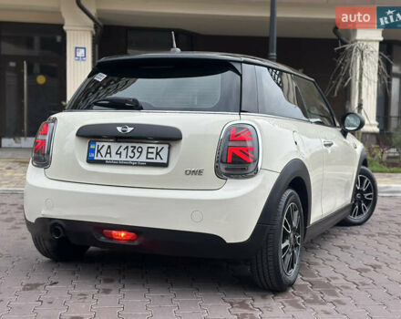 Білий Міні Cooper, об'ємом двигуна 1.3 л та пробігом 122 тис. км за 5999 $, фото 10 на Automoto.ua