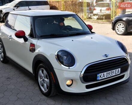 Белый Мини Купер, объемом двигателя 1.5 л и пробегом 158 тыс. км за 10600 $, фото 5 на Automoto.ua