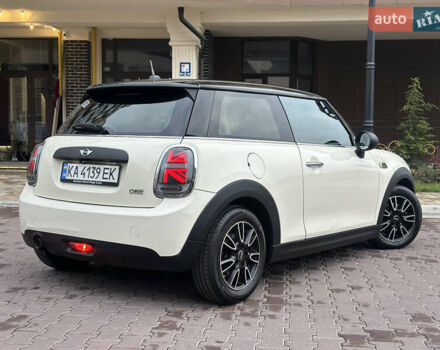 Білий Міні Cooper, об'ємом двигуна 1.3 л та пробігом 122 тис. км за 5999 $, фото 9 на Automoto.ua