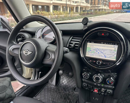 Білий Міні Cooper, об'ємом двигуна 1.3 л та пробігом 122 тис. км за 5999 $, фото 23 на Automoto.ua