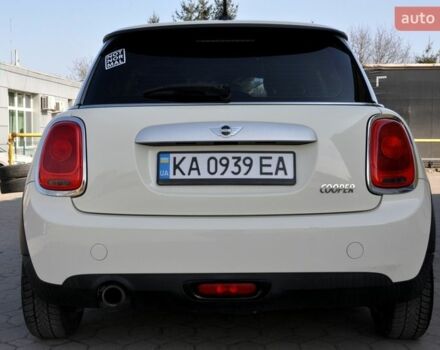 Белый Мини Купер, объемом двигателя 1.5 л и пробегом 158 тыс. км за 10600 $, фото 10 на Automoto.ua