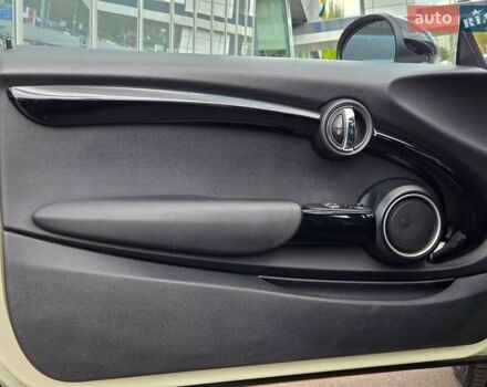 Білий Міні Cooper, об'ємом двигуна 2 л та пробігом 156 тис. км за 11500 $, фото 10 на Automoto.ua
