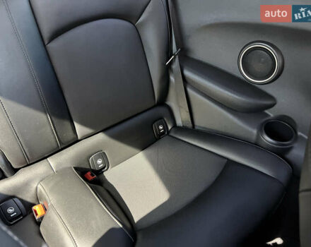 Белый Мини Купер, объемом двигателя 2 л и пробегом 133 тыс. км за 13333 $, фото 30 на Automoto.ua