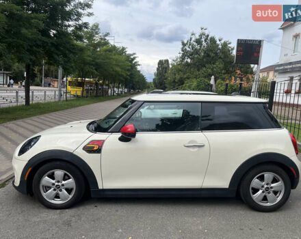 Белый Мини Купер, объемом двигателя 1.5 л и пробегом 156 тыс. км за 12500 $, фото 2 на Automoto.ua