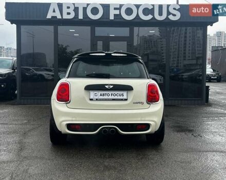 Белый Мини Купер, объемом двигателя 2 л и пробегом 154 тыс. км за 15690 $, фото 4 на Automoto.ua