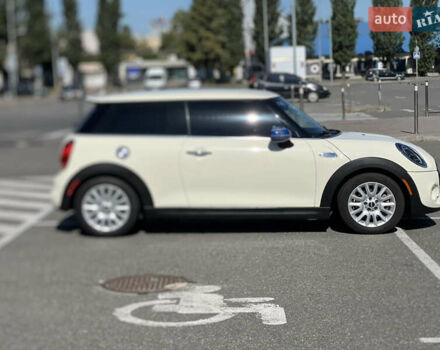 Белый Мини Купер, объемом двигателя 2 л и пробегом 133 тыс. км за 13333 $, фото 5 на Automoto.ua
