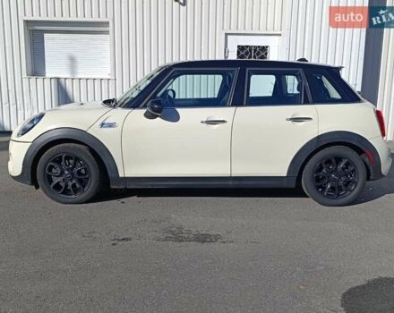 Белый Мини Купер, объемом двигателя 2 л и пробегом 110 тыс. км за 14500 $, фото 6 на Automoto.ua