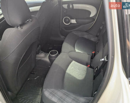 Білий Міні Cooper, об'ємом двигуна 1.5 л та пробігом 98 тис. км за 14000 $, фото 22 на Automoto.ua