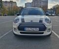 Белый Мини Купер, объемом двигателя 1.5 л и пробегом 146 тыс. км за 11500 $, фото 1 на Automoto.ua