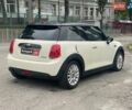 Белый Мини Купер, объемом двигателя 1.5 л и пробегом 94 тыс. км за 11990 $, фото 6 на Automoto.ua