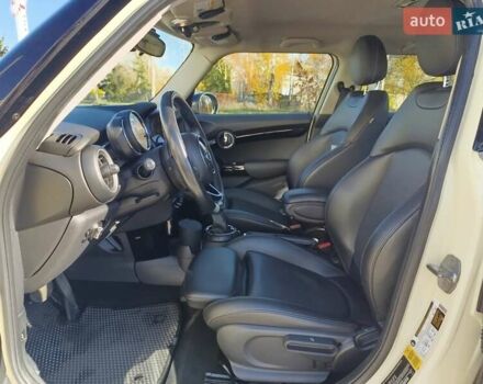 Белый Мини Купер, объемом двигателя 2 л и пробегом 110 тыс. км за 14500 $, фото 18 на Automoto.ua