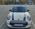 Белый Мини Купер, объемом двигателя 1.5 л и пробегом 146 тыс. км за 11500 $, фото 1 на Automoto.ua