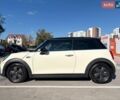 Белый Мини Купер, объемом двигателя 1.5 л и пробегом 142 тыс. км за 10900 $, фото 7 на Automoto.ua