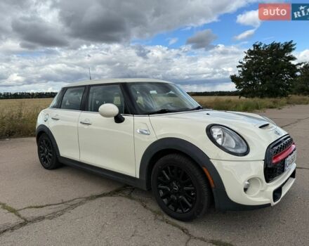 Білий Міні Cooper, об'ємом двигуна 2 л та пробігом 129 тис. км за 14000 $, фото 3 на Automoto.ua