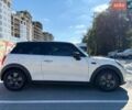 Белый Мини Купер, объемом двигателя 1.5 л и пробегом 142 тыс. км за 10900 $, фото 5 на Automoto.ua