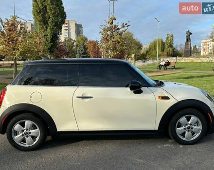 Білий Міні Cooper, об'ємом двигуна 1.5 л та пробігом 137 тис. км за 9400 $, фото 3 на Automoto.ua