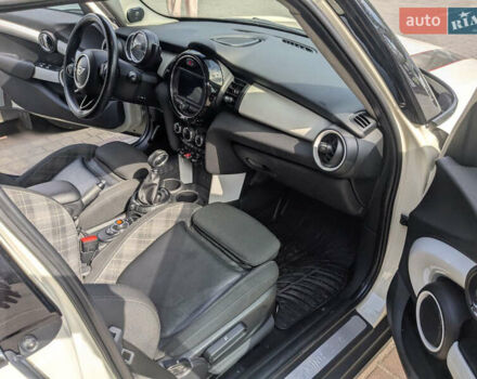 Білий Міні Cooper, об'ємом двигуна 1.5 л та пробігом 98 тис. км за 14000 $, фото 20 на Automoto.ua
