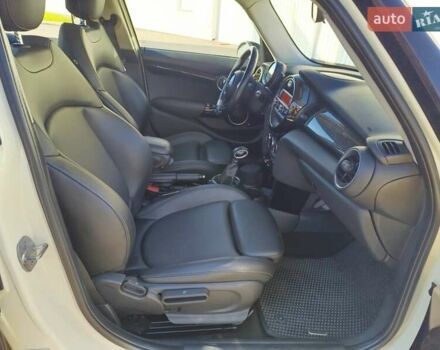 Белый Мини Купер, объемом двигателя 2 л и пробегом 110 тыс. км за 14500 $, фото 17 на Automoto.ua