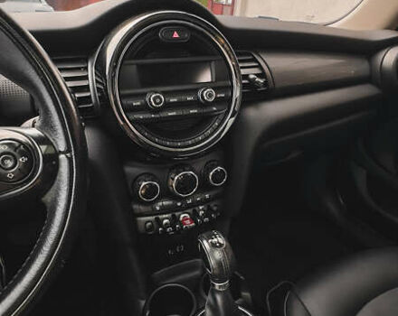 Білий Міні Cooper, об'ємом двигуна 1.5 л та пробігом 207 тис. км за 11900 $, фото 5 на Automoto.ua